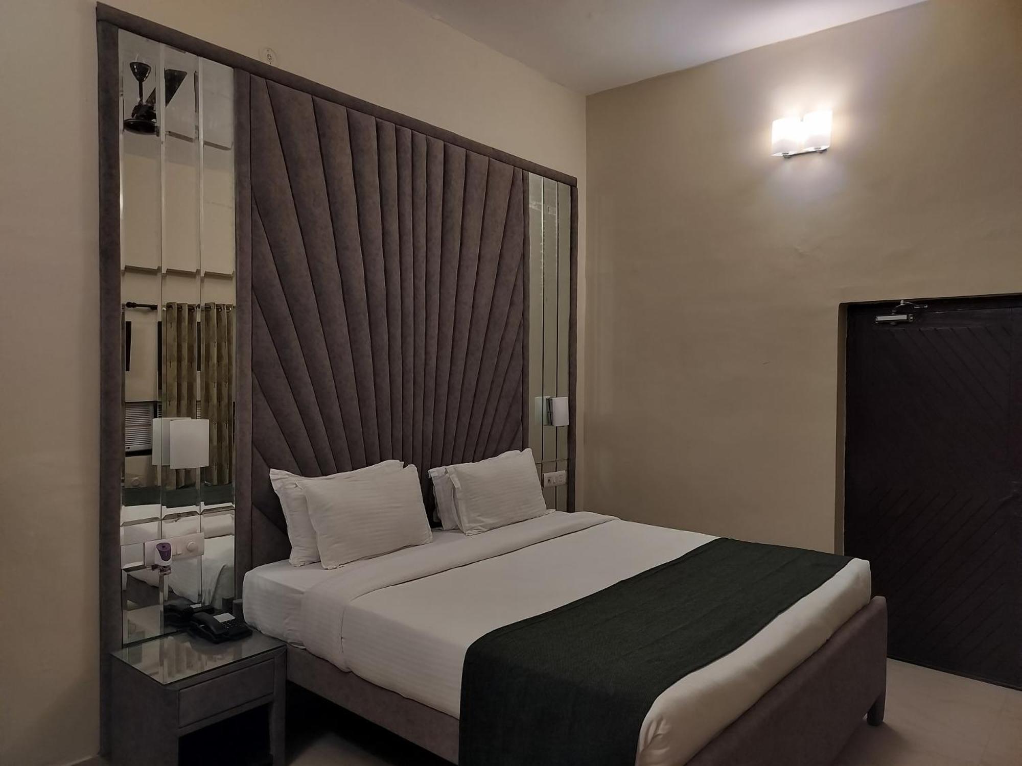 Bel-La Monde Hotel "Riverside" - Jim Corbett Garjia Exterior photo